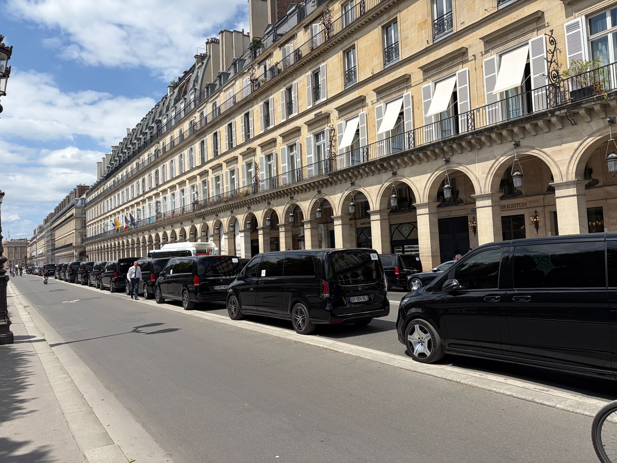 Convoi de berlines Francelimo en transfert coordonné